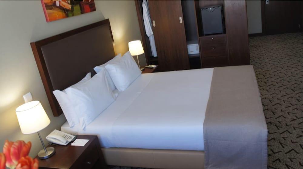 Skyna Hotel Luanda Buitenkant foto
