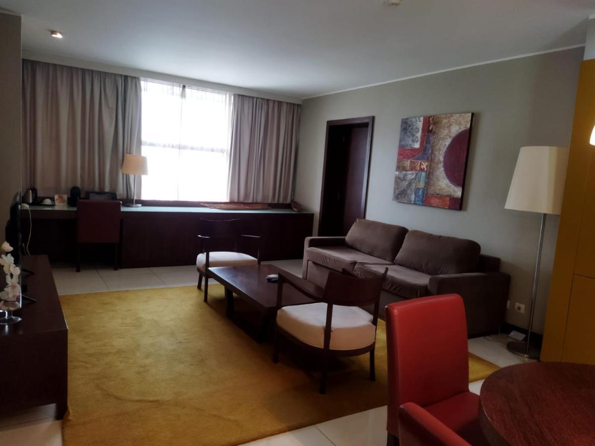 Skyna Hotel Luanda Buitenkant foto