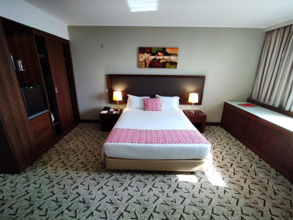 Skyna Hotel Luanda Buitenkant foto
