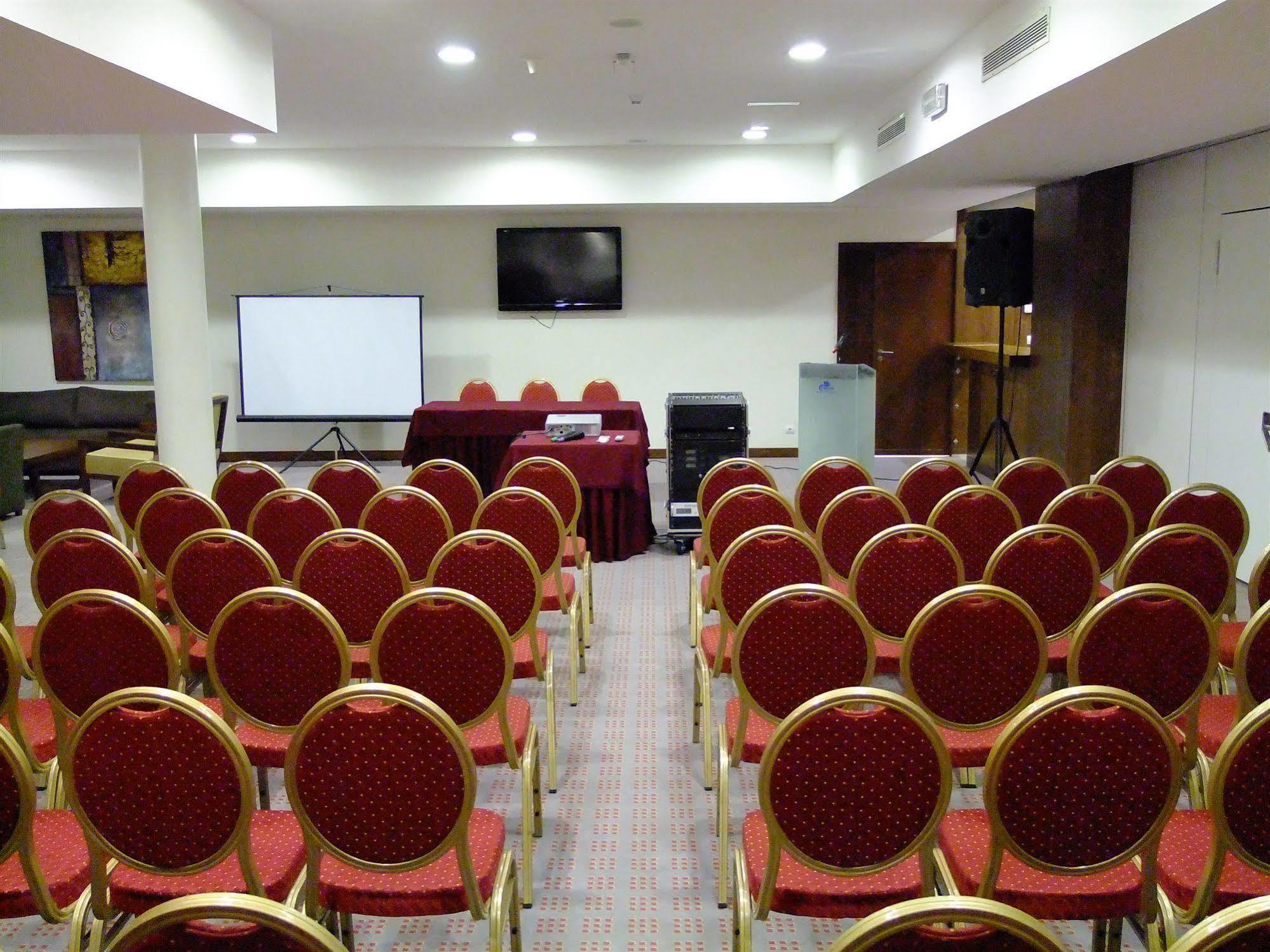 Skyna Hotel Luanda Buitenkant foto